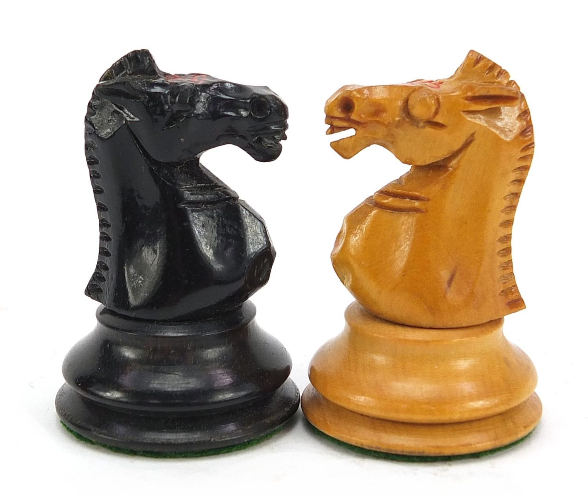 Good boxwood and ebony Staunton pattern chess set, possibly Jaques, the largest pieces each 7.5cm - Image 4 of 6