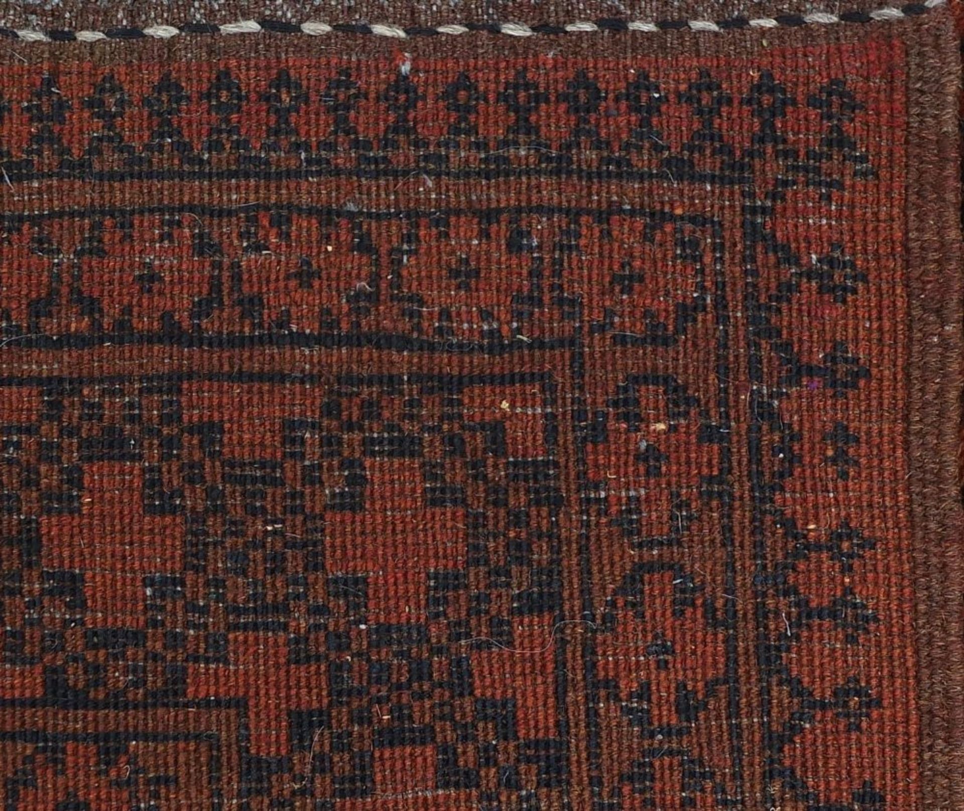 Rectangular Persian orange ground rug having all over geometric design, 148cm x 107cm :For Further - Bild 4 aus 4