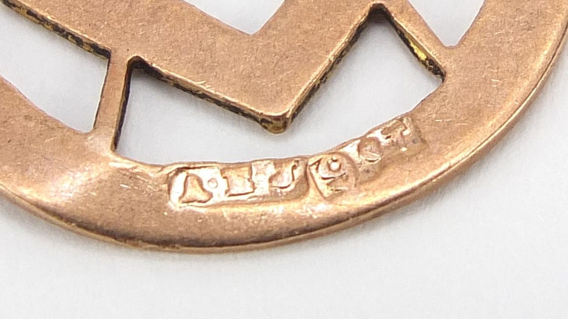 9ct gold masonic charm, 2.1cm in length, 1.3g : For Further Condition Reports Please Visit Our - Image 3 of 3