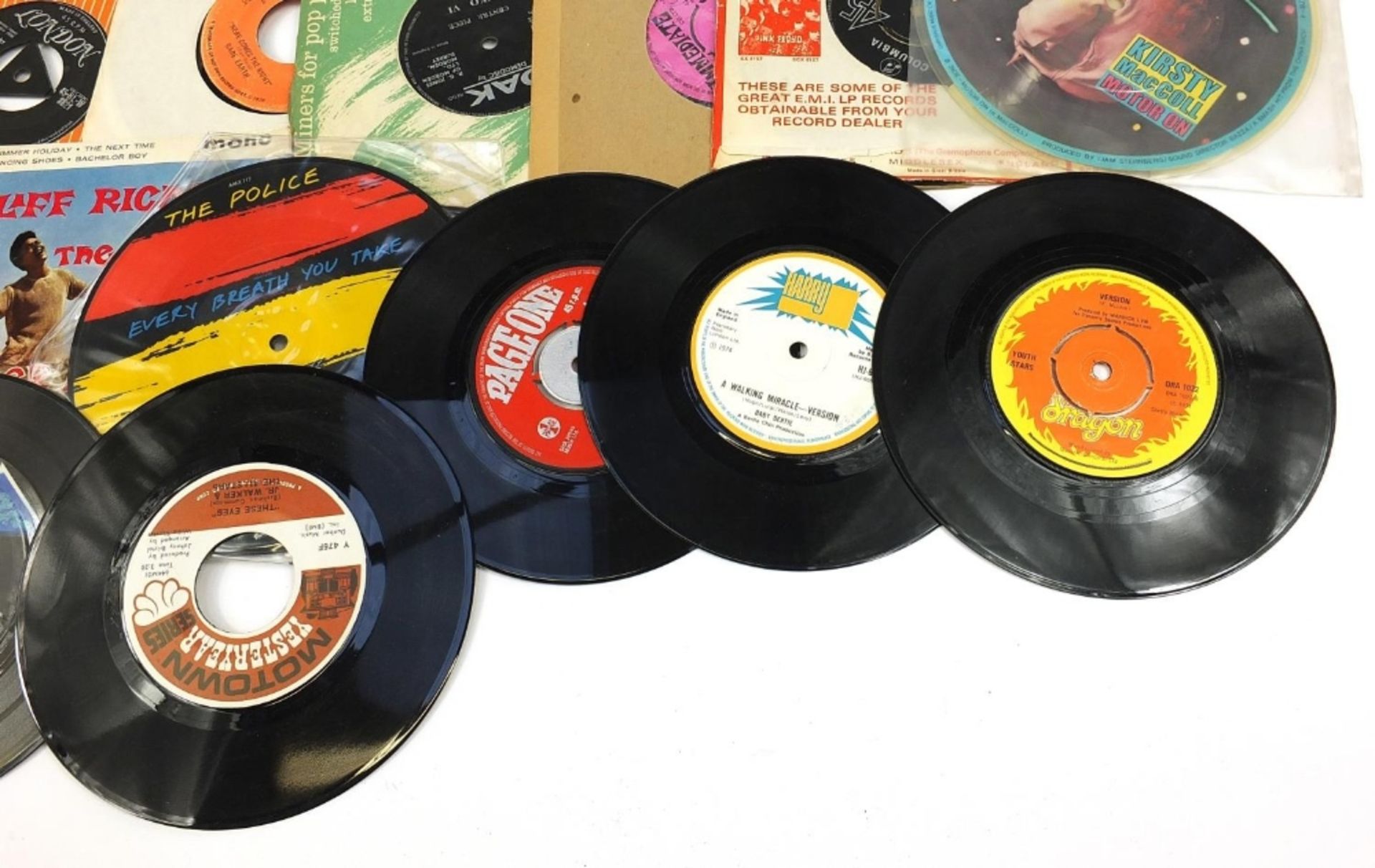 Collection of 45rpm singles including Hedge Hoppers Anonymous, Elvis Presley, David Bowie, Archie - Image 32 of 32