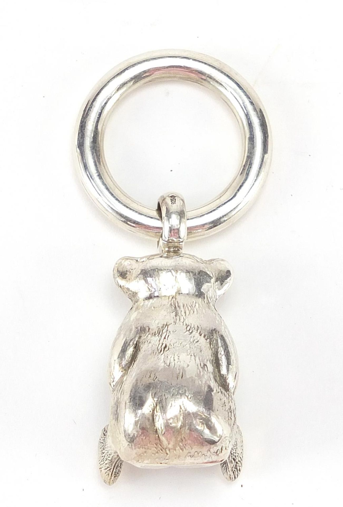 Novelty silver keyring in the form of a seated koala, 7.5cm high, 24.0g : For Further Condition - Image 4 of 6