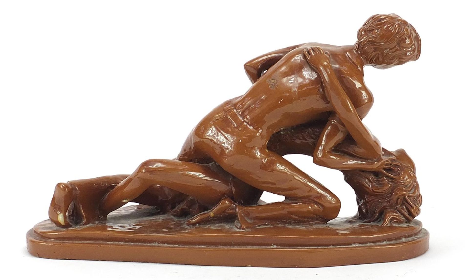 Resin sculpture of two lovers, 32cm wide : For Further Condition Reports Please Visit Our - Bild 4 aus 6