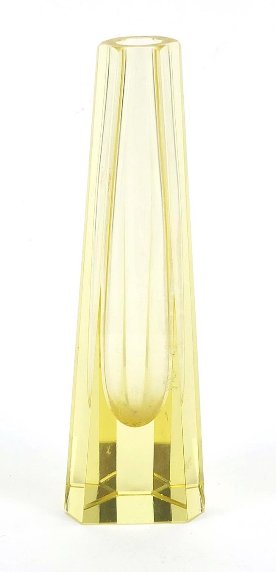 Triangular yellow glass vase with canted corners, possibly by Moser, 16cm high : For Further - Bild 2 aus 4