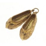 9ct gold pair of slippers charm, 2cm high, 1.8g : For Further Condition Reports Please Visit Our