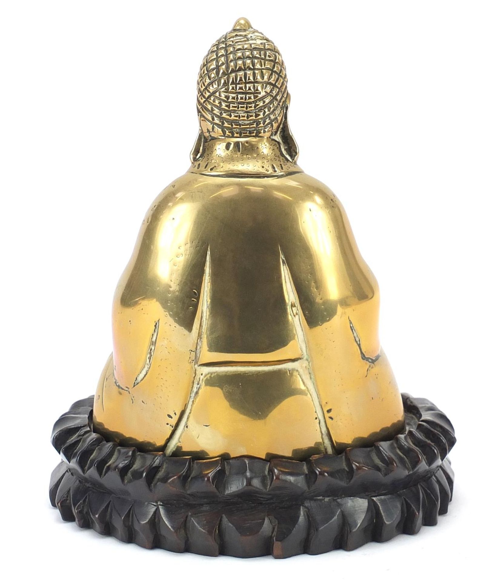 Chinese bronzed figure of Buddha raised on a carved hardwood lotus stand, 23.5cm high : For - Bild 4 aus 7