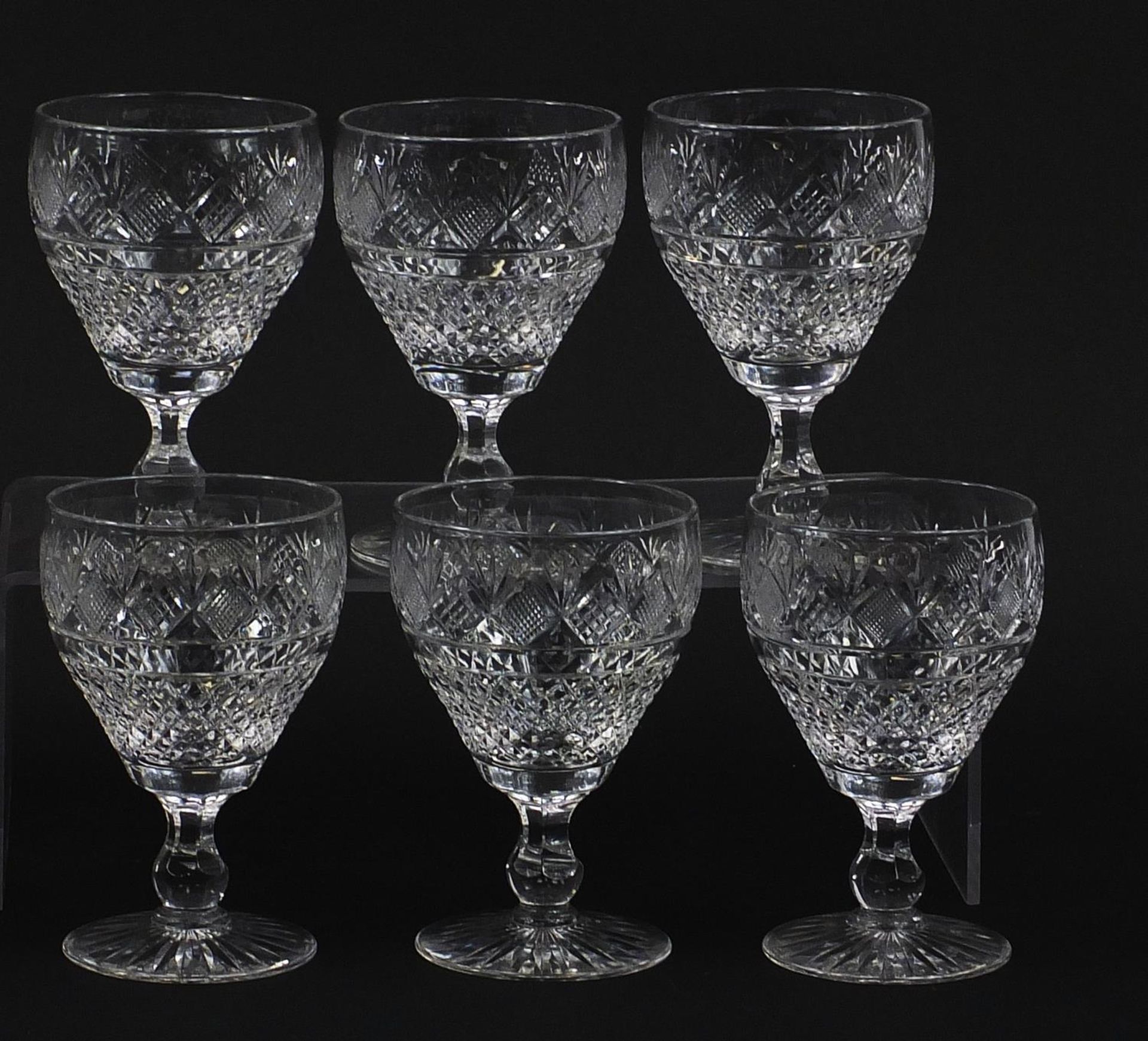 Set of twelve good quality cut crystal glasses, 13.5cm high : For Further Condition Reports Please - Bild 3 aus 7