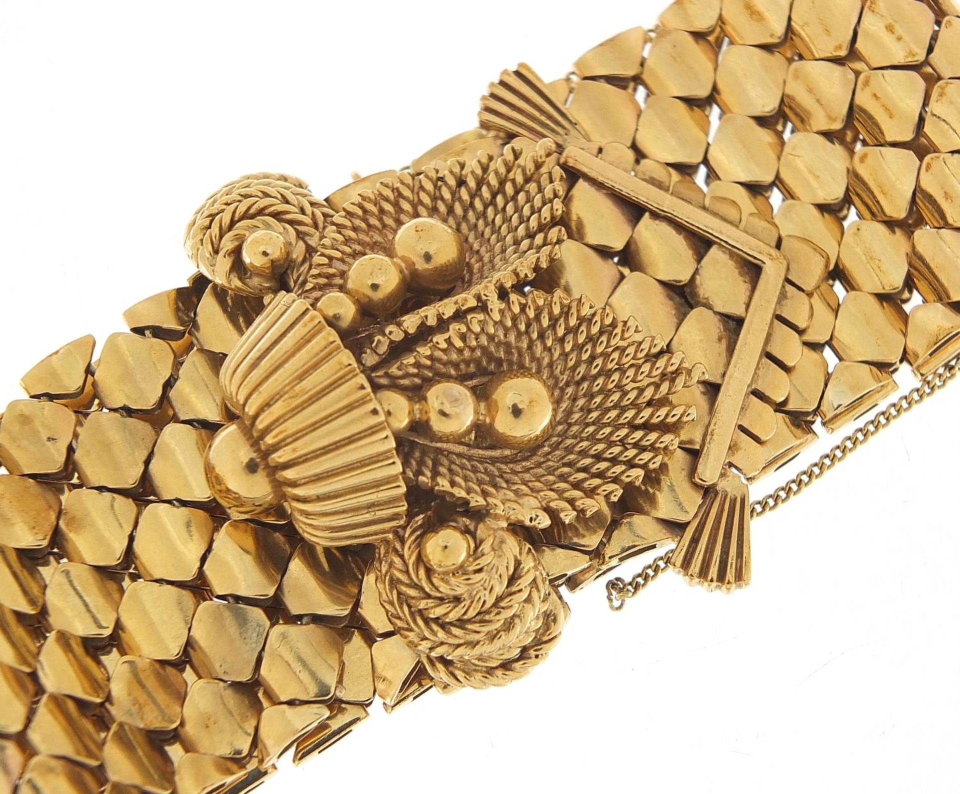 Large 9ct gold belt and buckle design bracelet with floral basket design clasp, S & SLD maker's - Image 2 of 5
