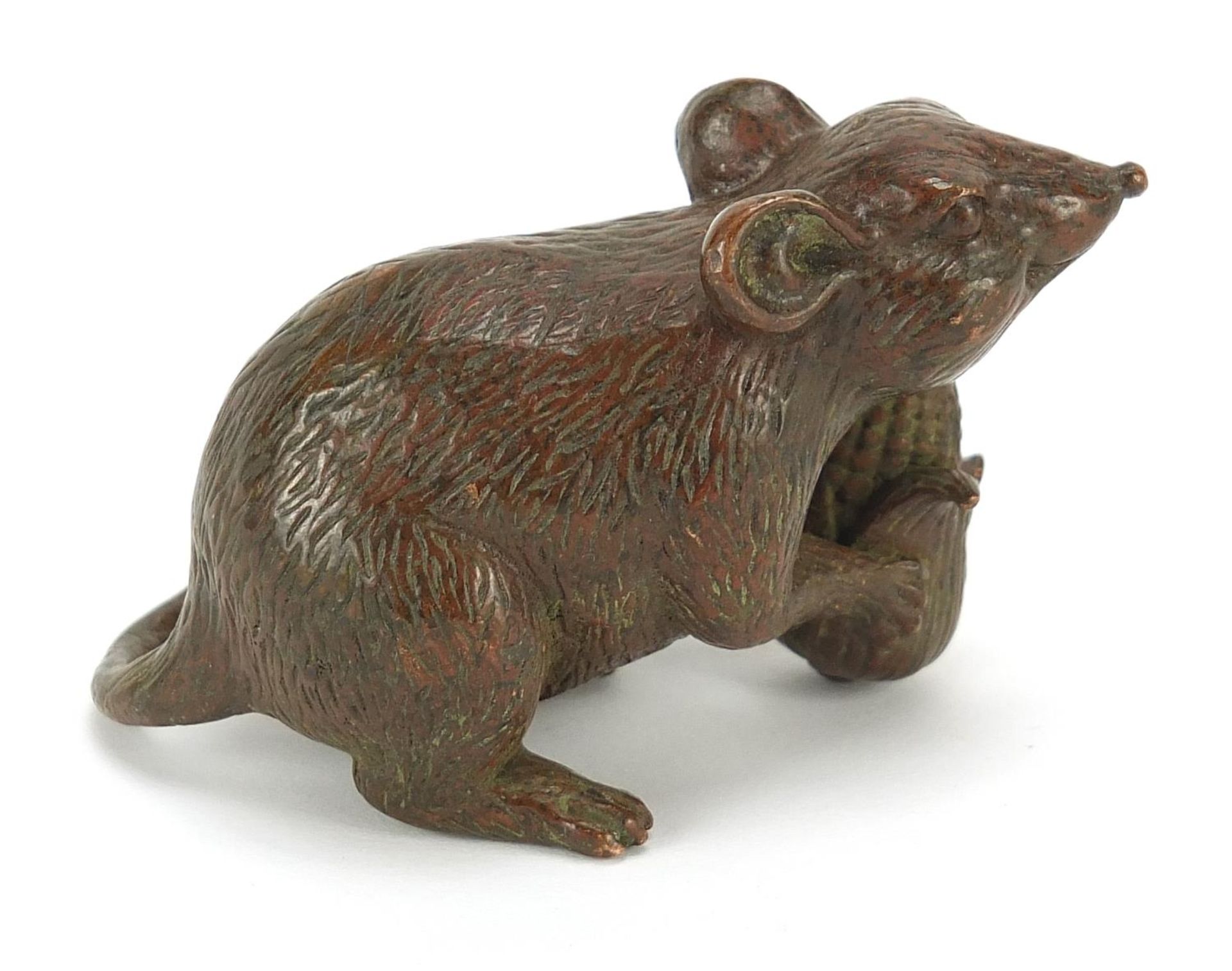 Japanese patinated bronze okimono of a mouse with sweetcorn with character marks, 8cm in length : - Bild 3 aus 8