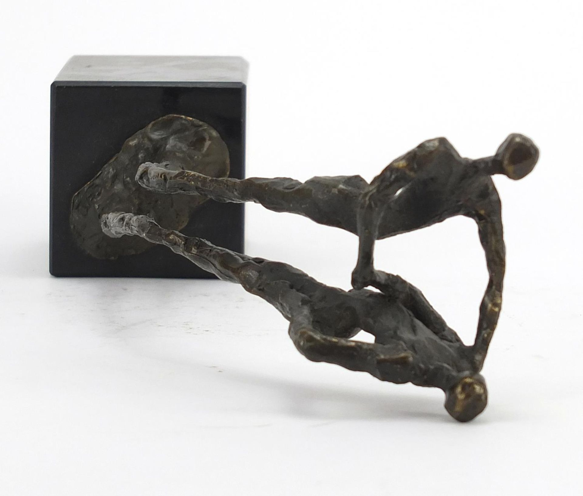 Modernist patinated bronze study of two figures raised on a square marble base, 25cm high : For - Bild 4 aus 5