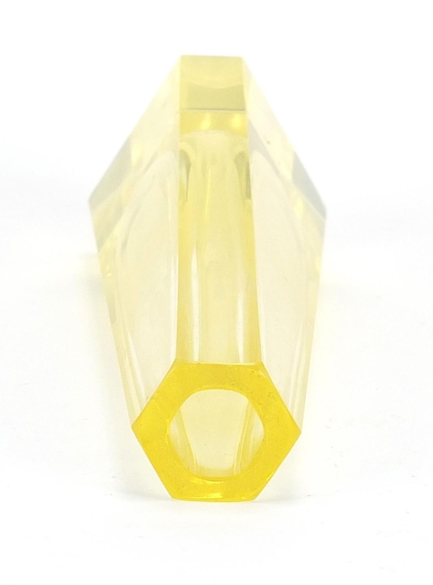 Triangular yellow glass vase with canted corners, possibly by Moser, 16cm high : For Further - Bild 3 aus 4