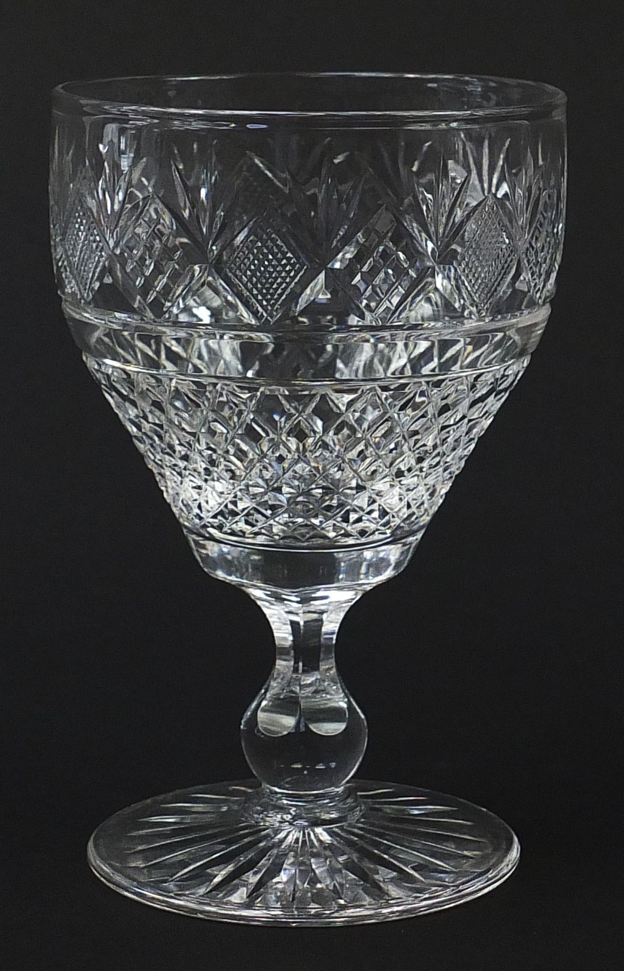 Set of twelve good quality cut crystal glasses, 13.5cm high : For Further Condition Reports Please - Bild 4 aus 7