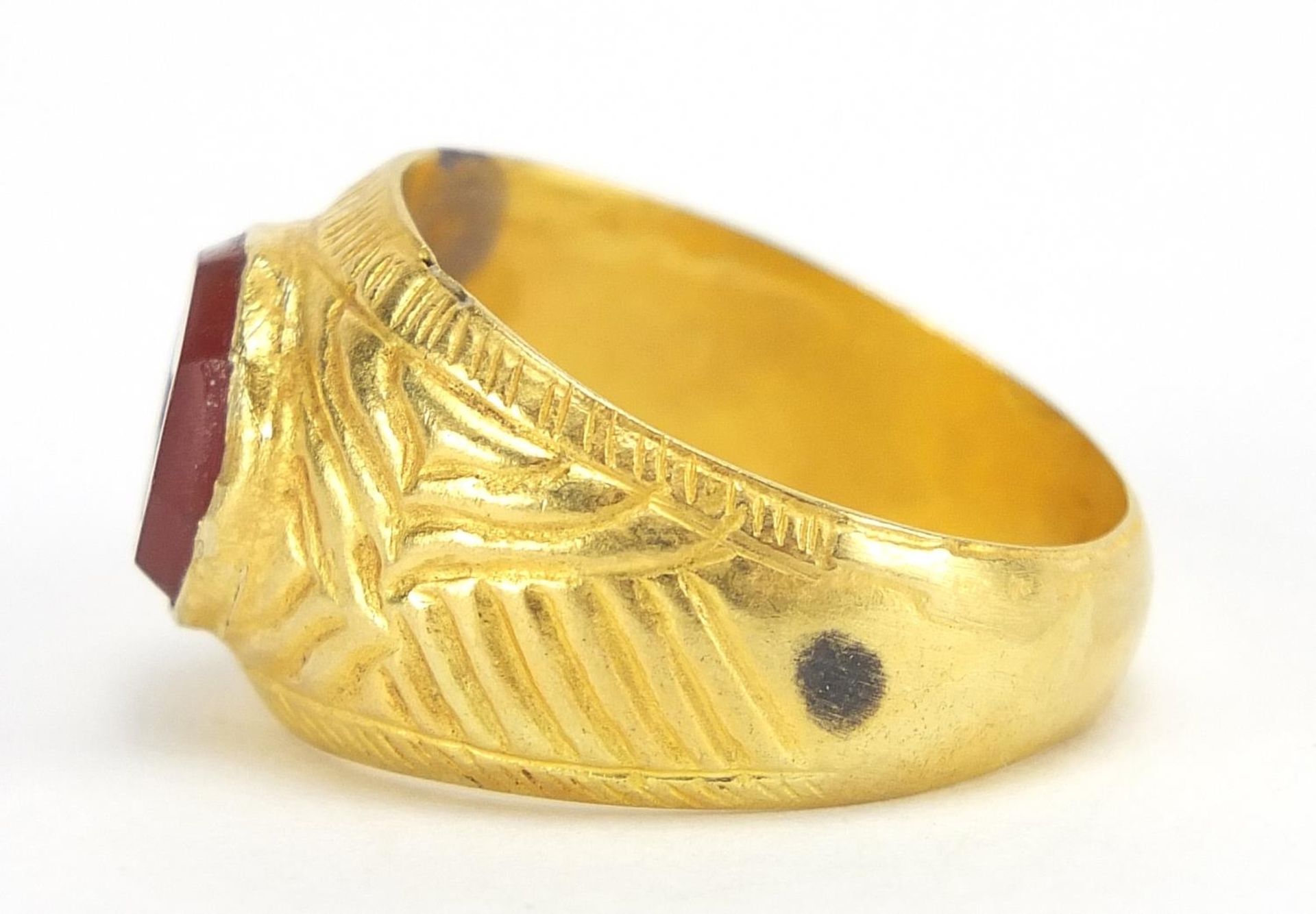 Antique unmarked gold intaglio seal ring carved with a horse, (tests as 15ct+) size U, 5.6g : For - Image 2 of 4