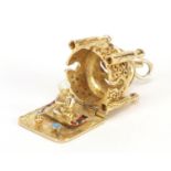 9ct gold and enamel Taj Mahal charm opening to reveal a praying figure, 2.2cm high, 10.2g : For