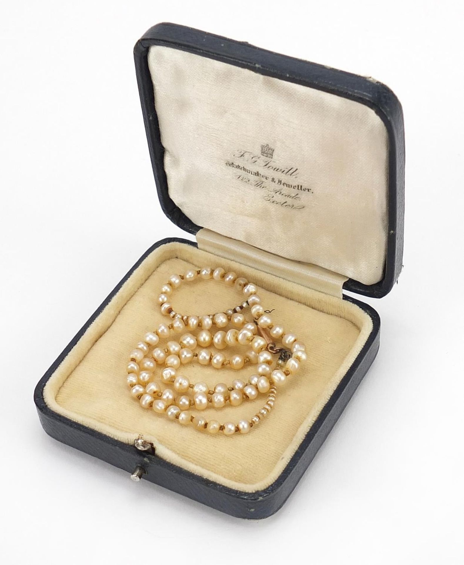 Antique graduated pearl necklace with 9ct gold clasp, housed in a tooled leather box, 42cm in length - Image 4 of 5