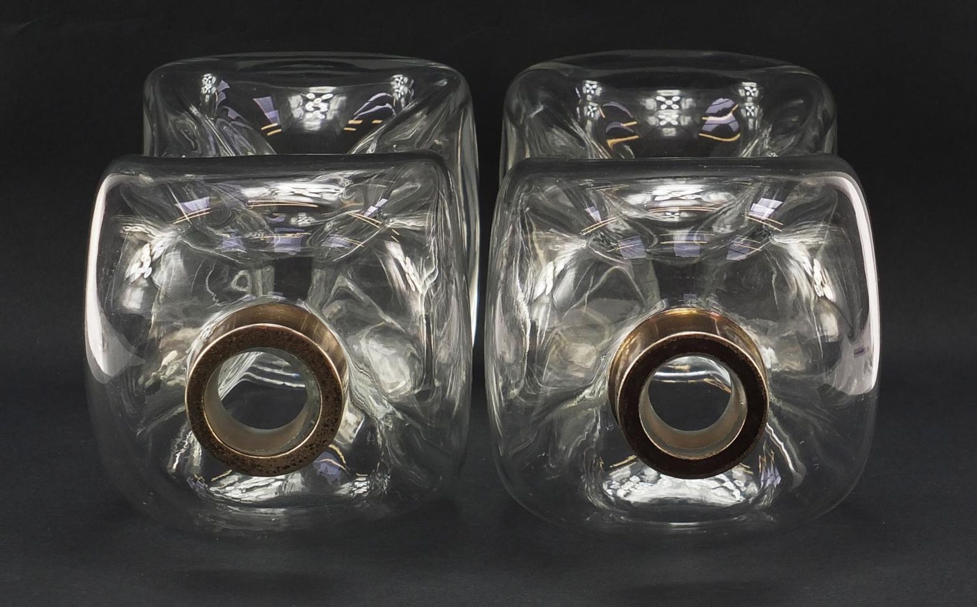 Matched pair of hour glass decanters including one with silver collar by Elkington & Co, each 28cm - Bild 10 aus 10