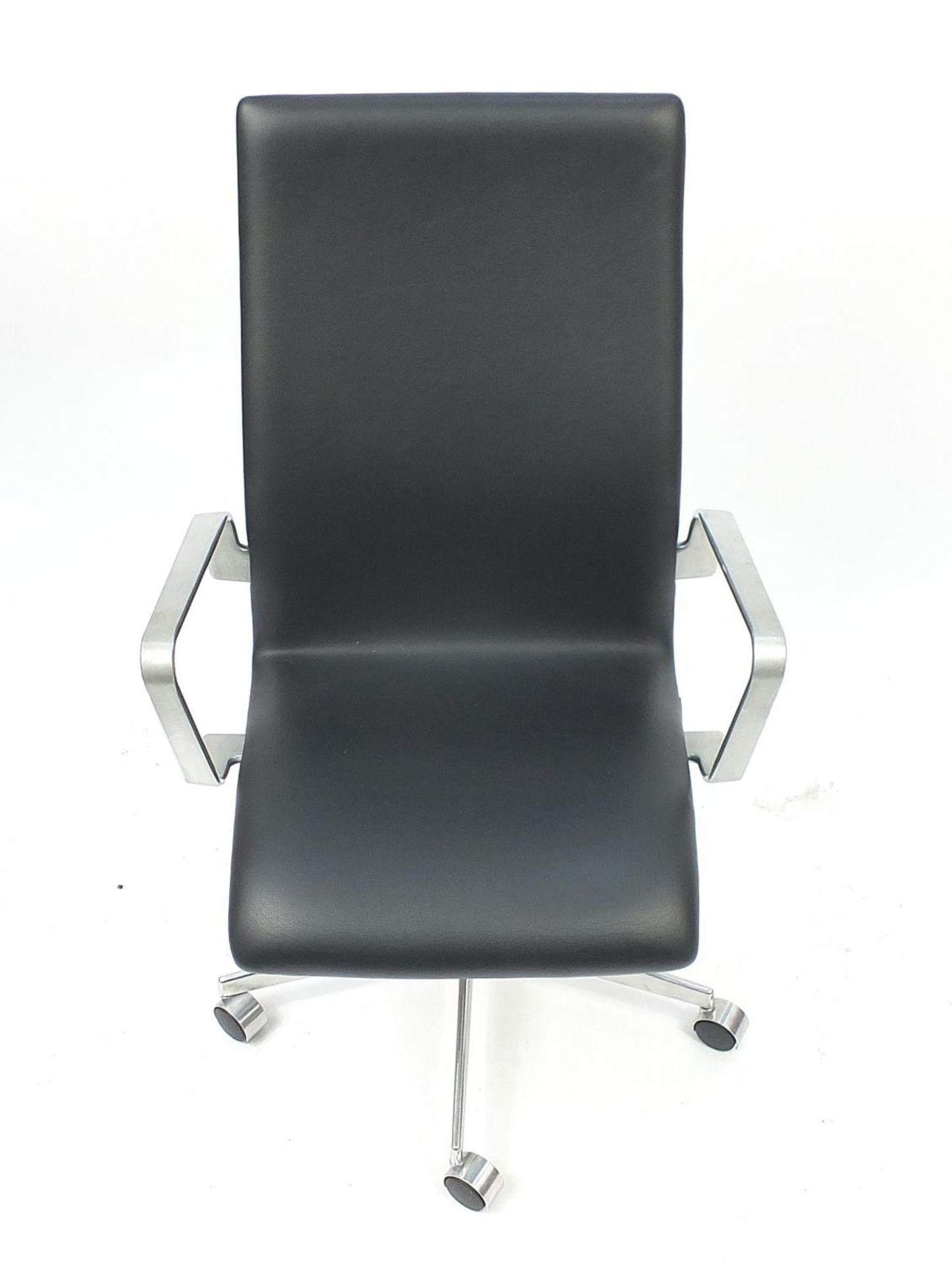 Arne Jacobsen for Fritz Hansen, 3273C Oxford armchair, 105cm high (OPTION) : For Further Condition - Image 3 of 5