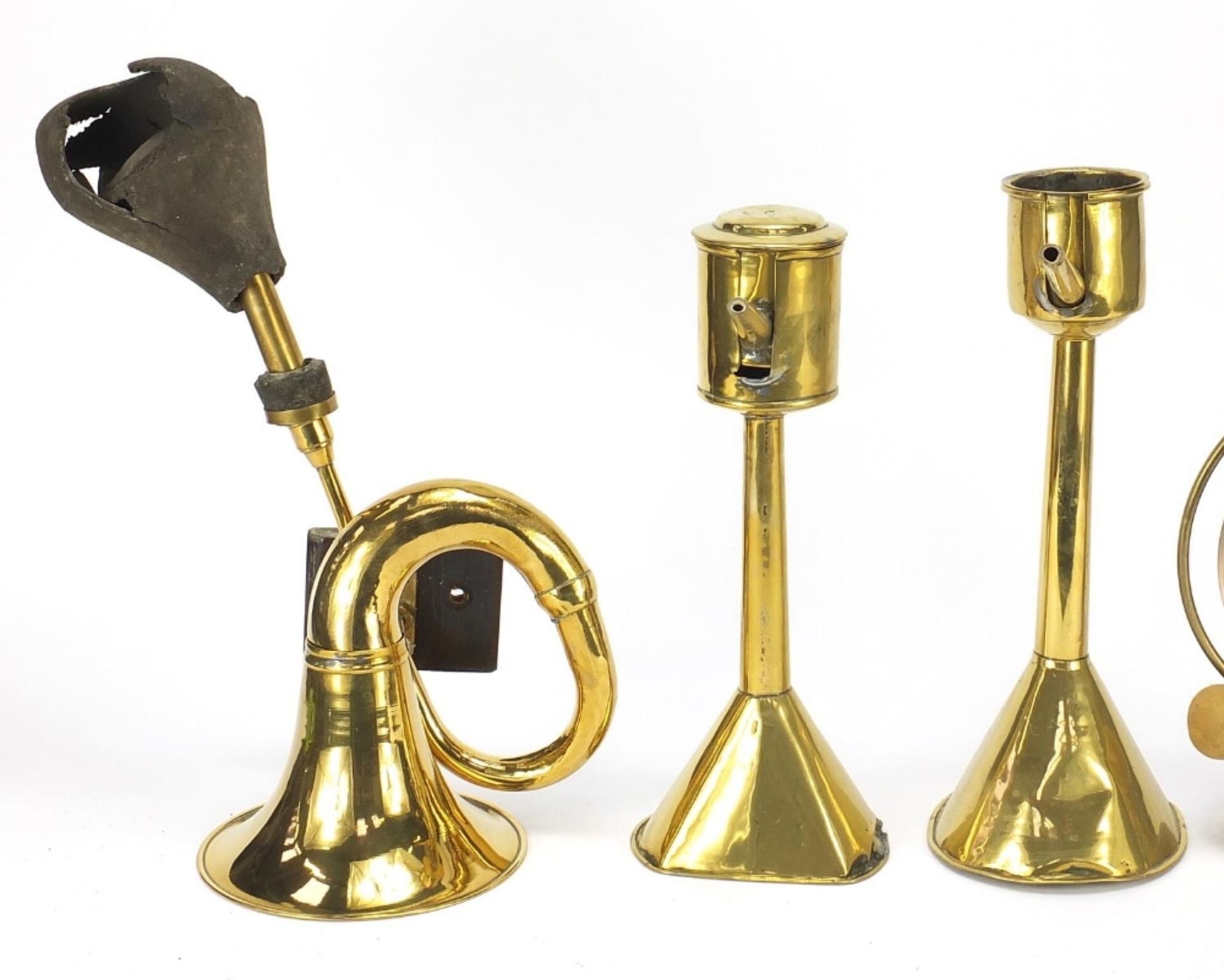 19th century and later brassware comprising two whale oil lamps, two car horns and a gong, the - Image 2 of 5