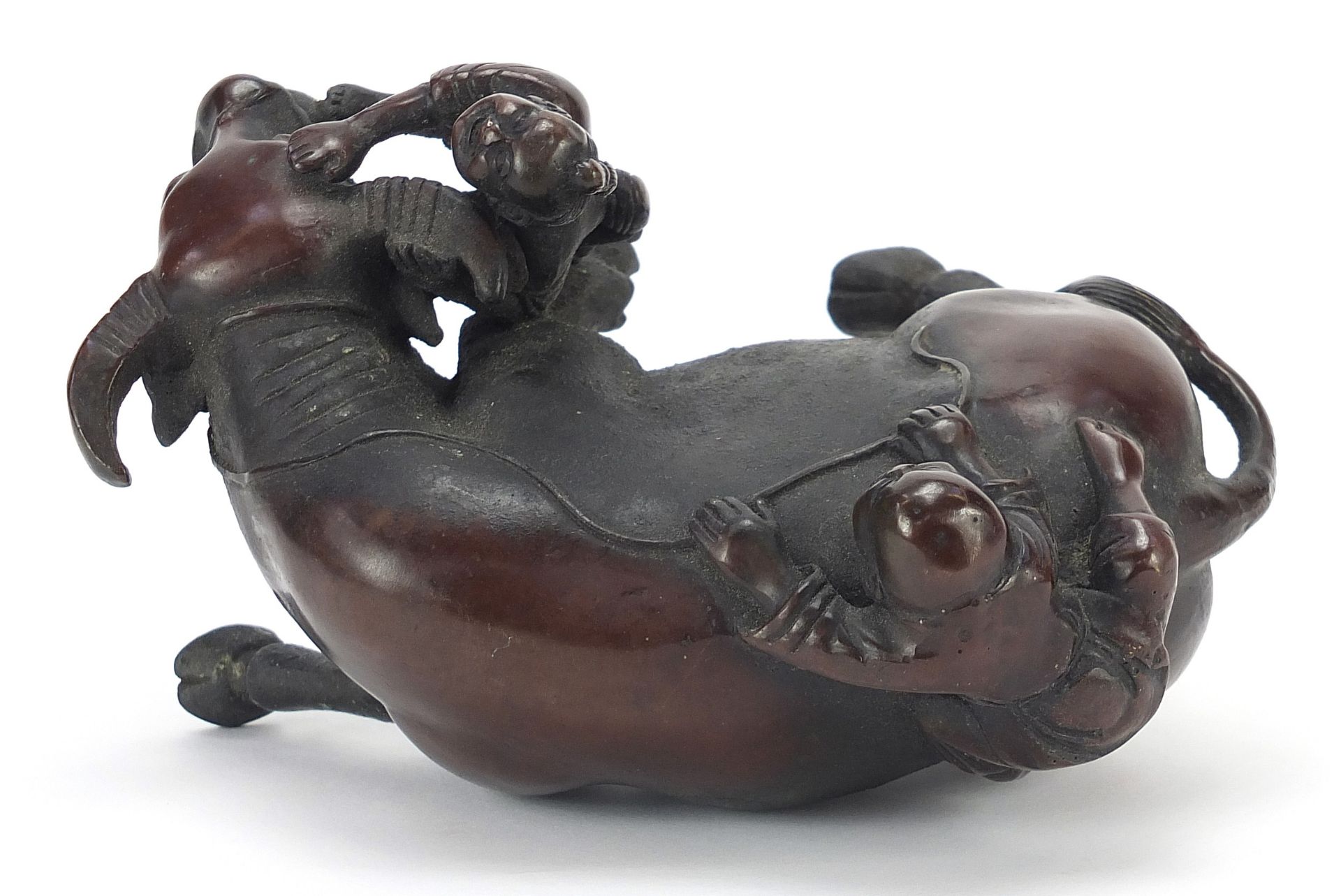 Chinese patinated bronze figure of two boys on a water buffalo, 16cm in length : For Further - Bild 7 aus 8