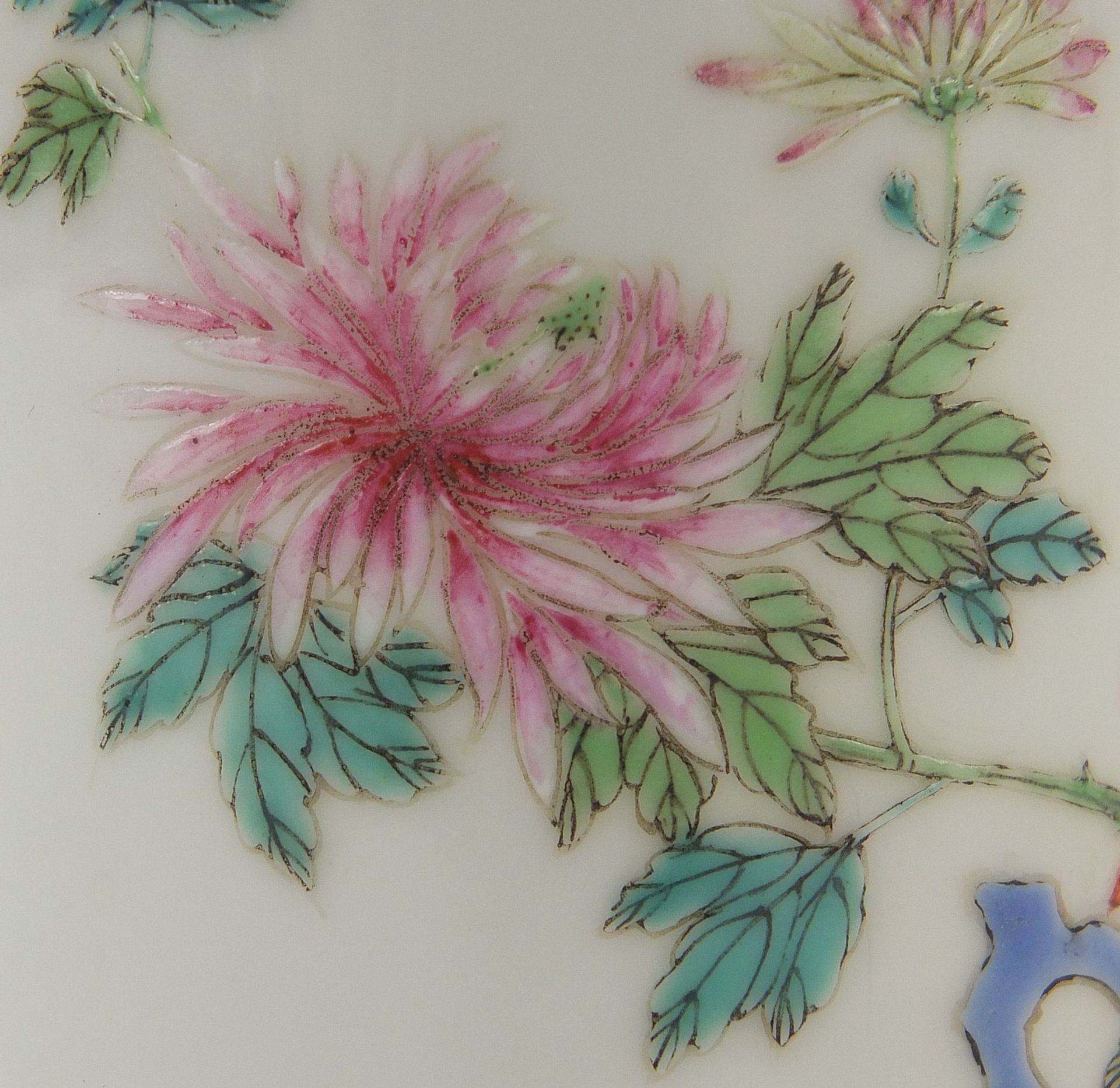 Chinese porcelain brush pot finely hand painted in the famille rose palette with flowers, - Image 9 of 11