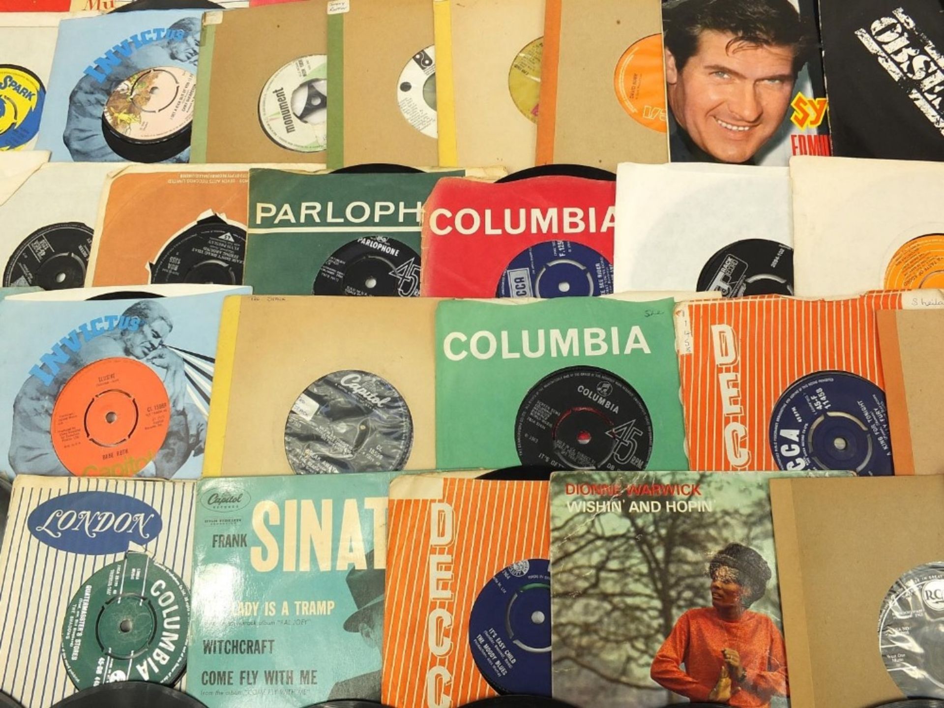 Collection of 45rpm singles including Hedge Hoppers Anonymous, Elvis Presley, David Bowie, Archie - Image 18 of 32