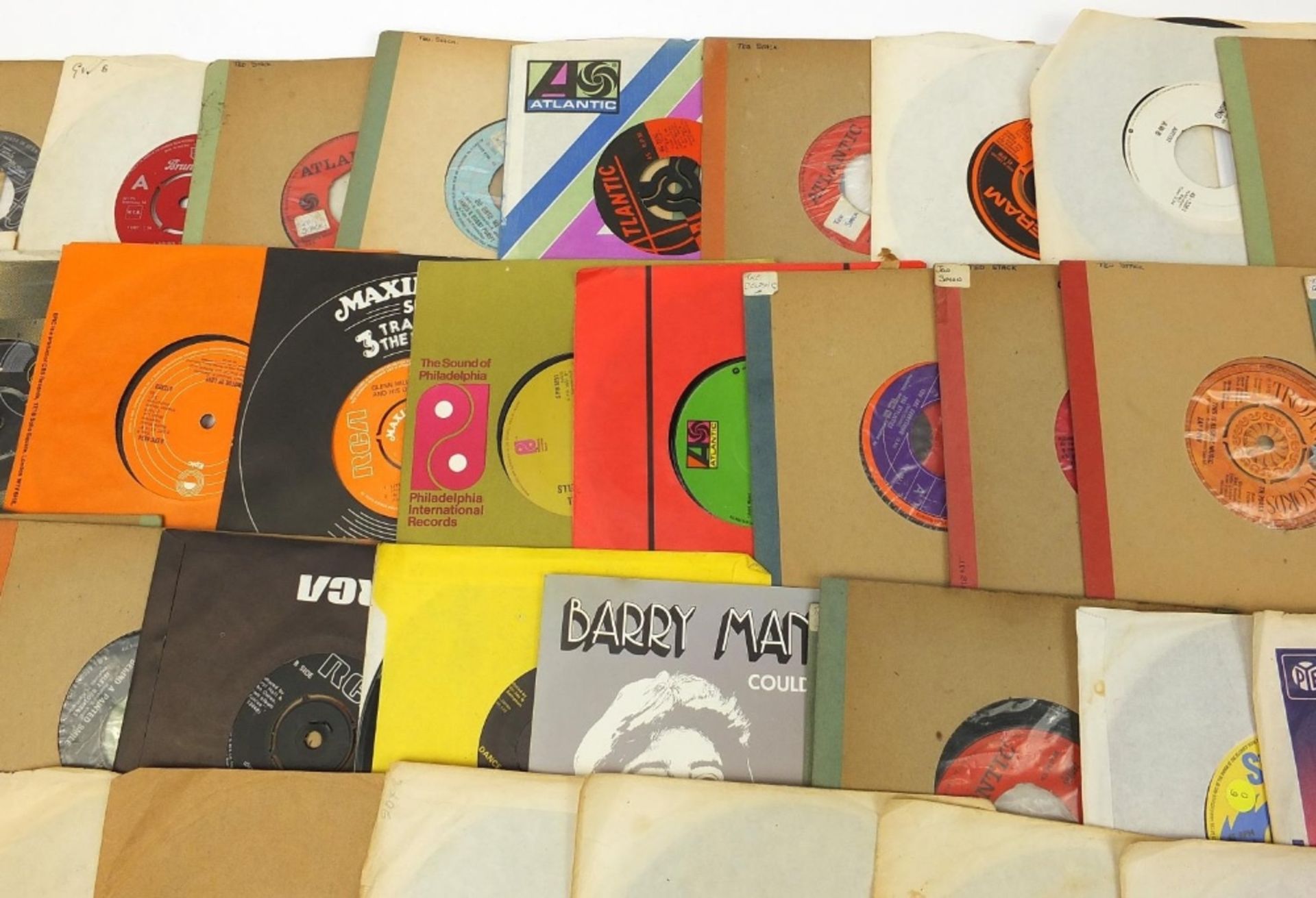 Collection of 45rpm singles including Hedge Hoppers Anonymous, Elvis Presley, David Bowie, Archie - Image 4 of 32