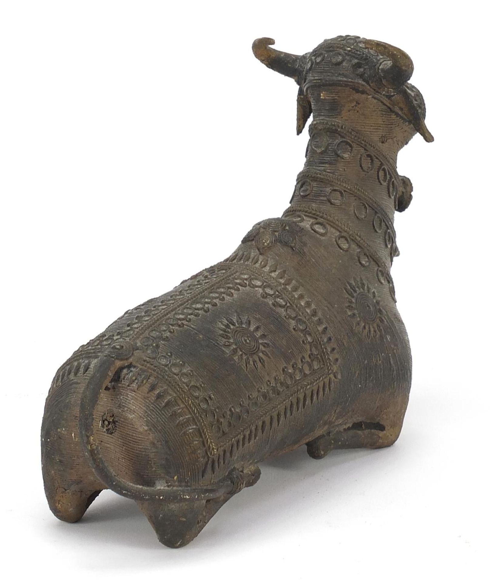 Indian bronzed study of a cow, 22cm in length : For Further Condition Reports Please Visit Our - Bild 3 aus 4