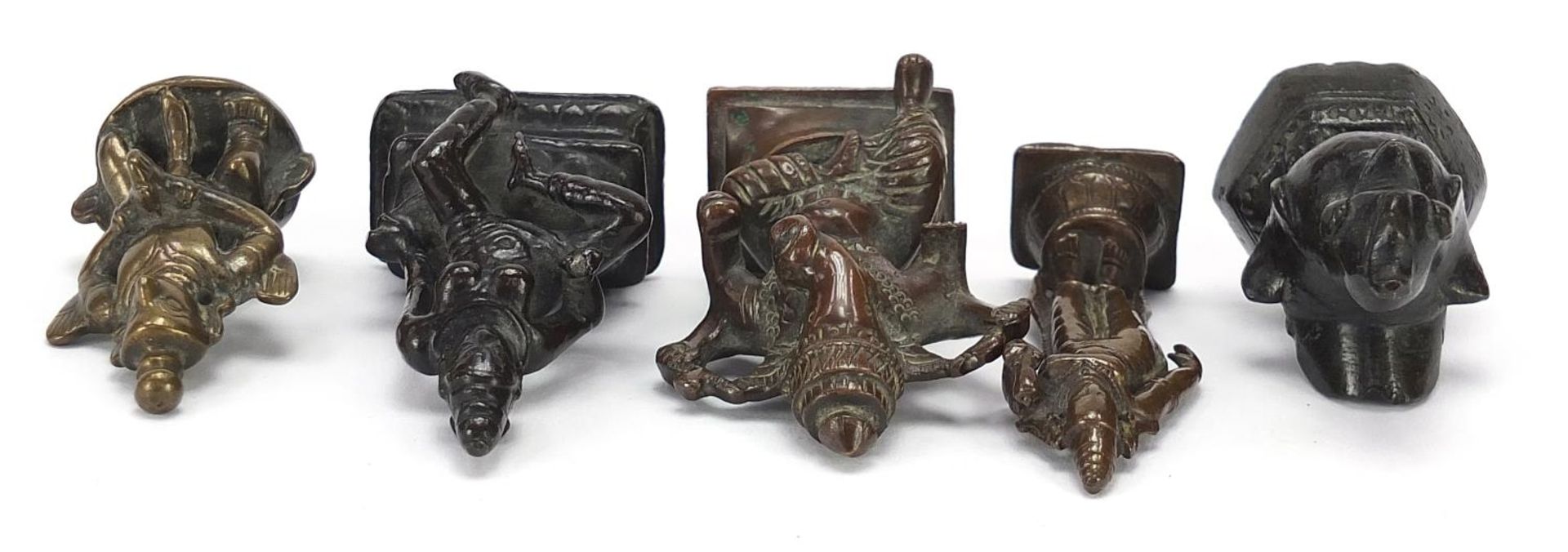 Four Indian patinated bronze votive figures and a bird weight, the largest 6.5cm high : For - Bild 7 aus 8