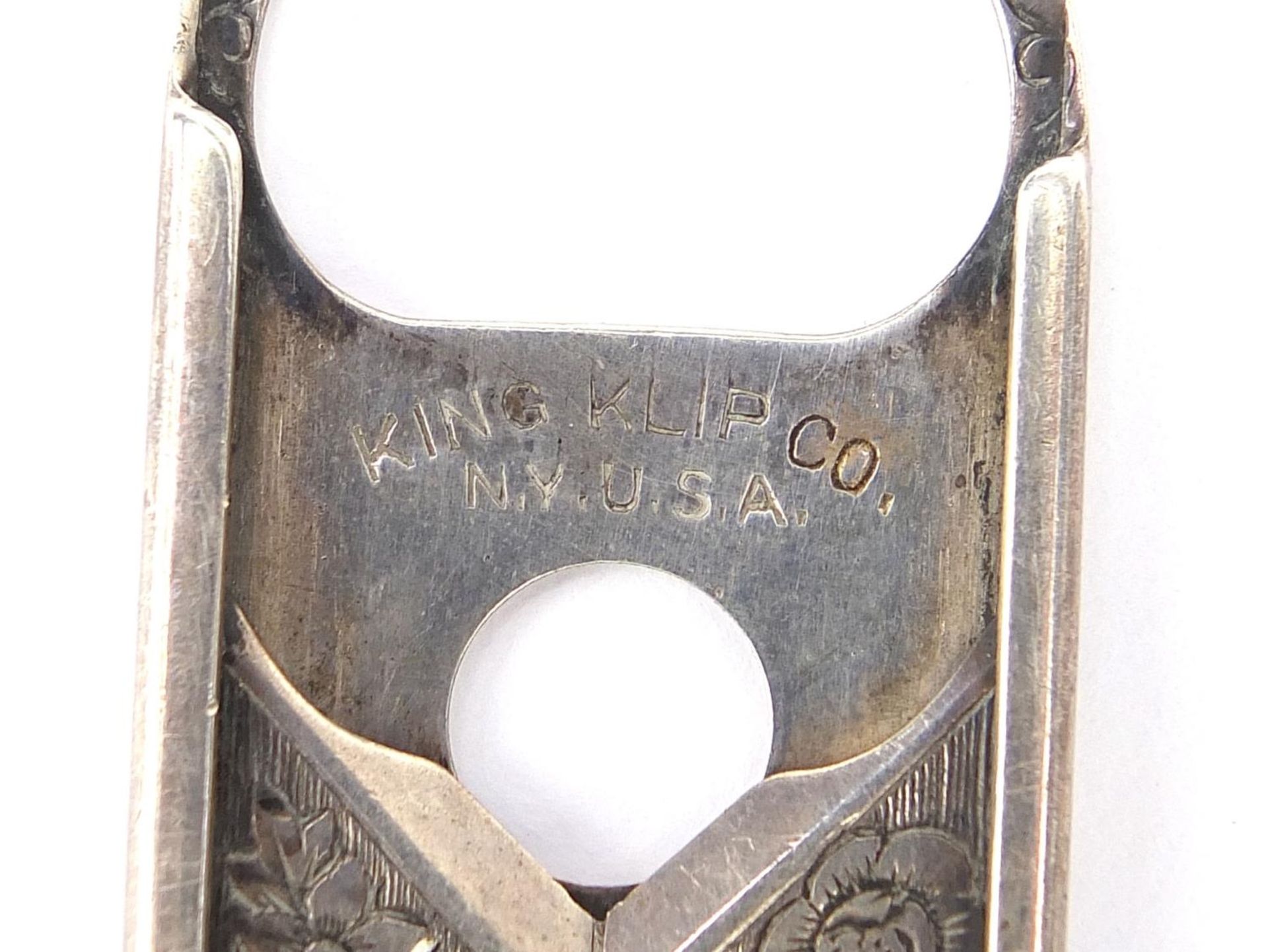 Edwardian silver vesta and sterling silver cigar cutter, the vesta hallmarked Birmingham 1909, the - Bild 4 aus 5