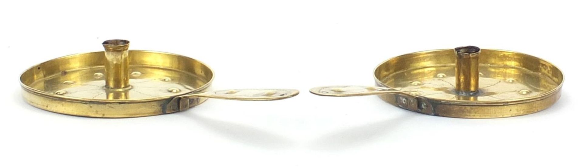 Pair of Arts & Crafts brass chamber sticks, each 35cm in length : For Further Condition Reports - Image 2 of 4