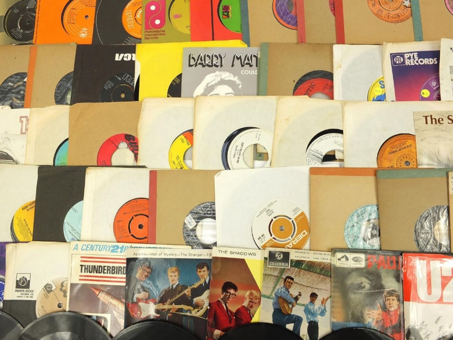 Collection of 45rpm singles including Hedge Hoppers Anonymous, Elvis Presley, David Bowie, Archie - Image 8 of 32