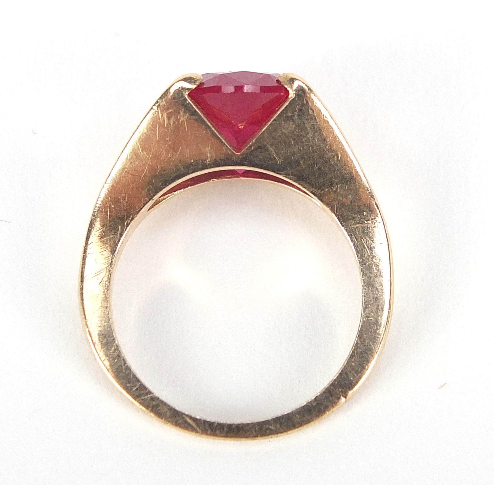 Unmarked gold ruby solitaire ring, the stone approximately 10mm in diameter, size J, 3.6g : For - Image 5 of 5