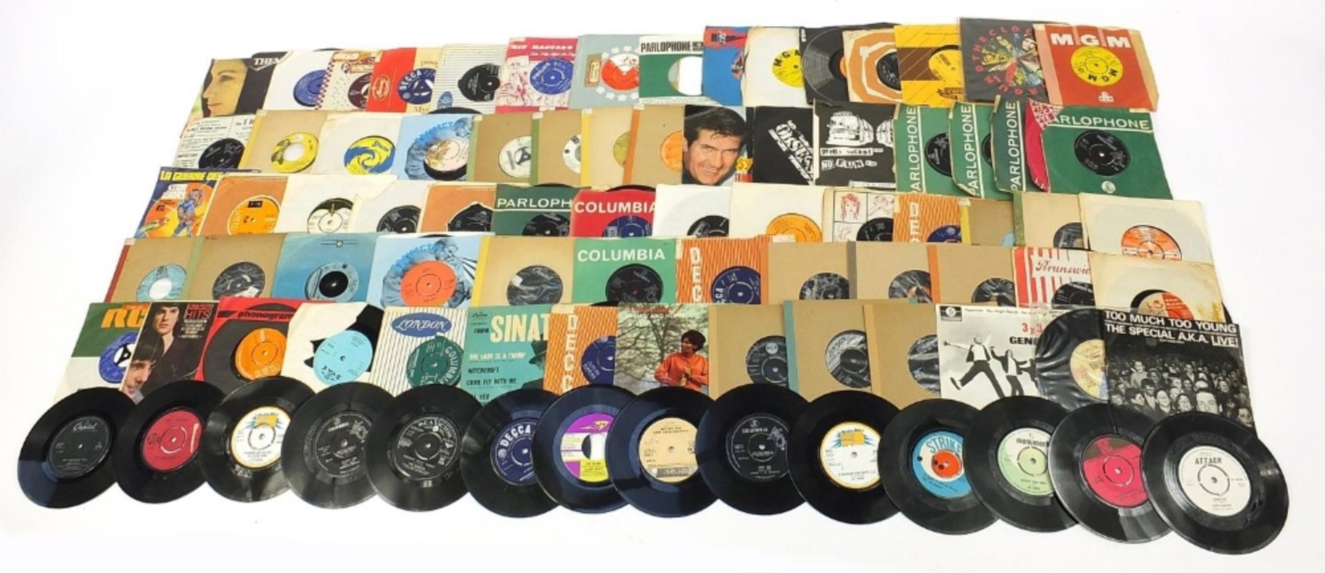 Collection of 45rpm singles including Hedge Hoppers Anonymous, Elvis Presley, David Bowie, Archie - Image 13 of 32