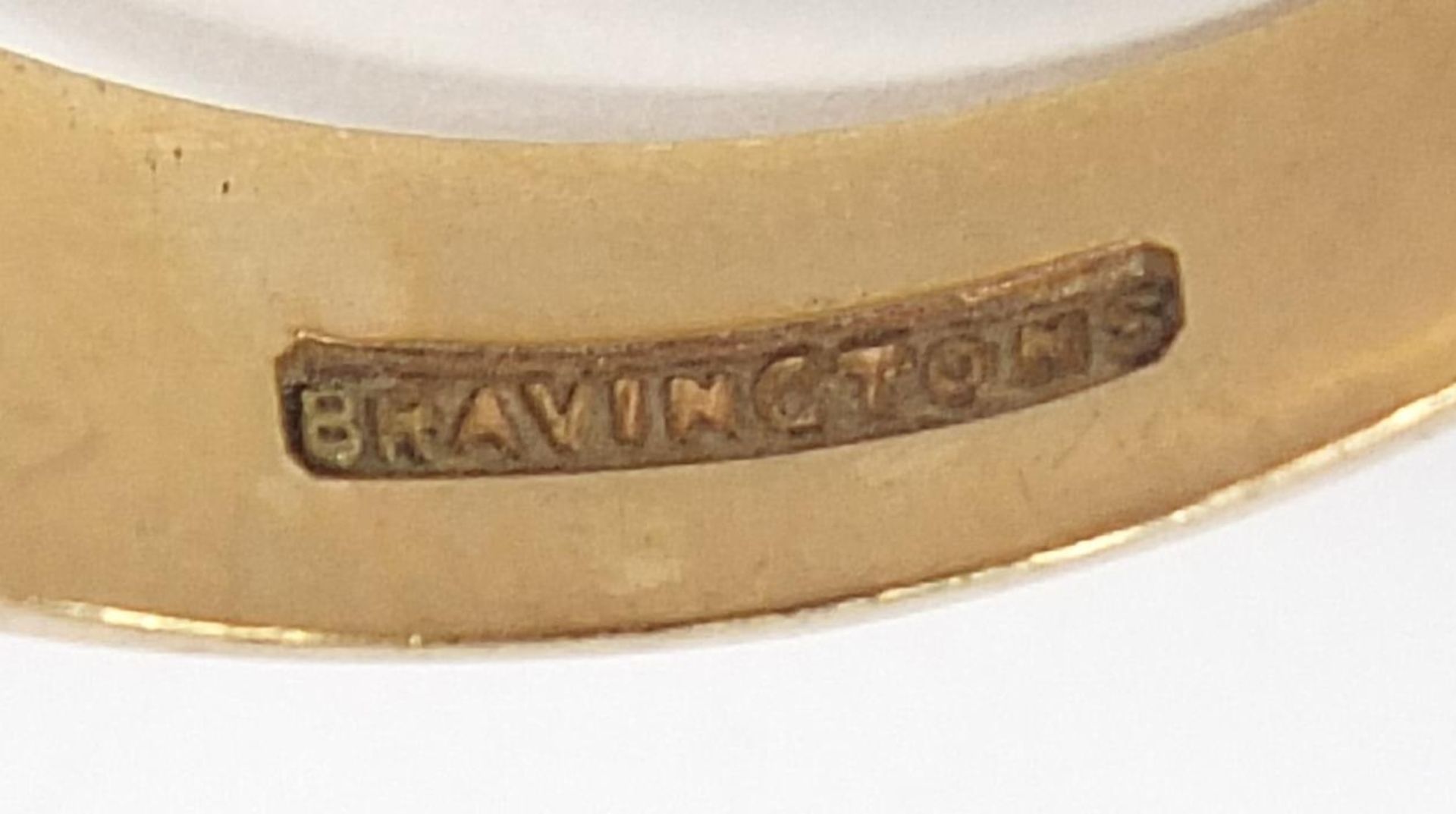 9ct two tone gold signet ring, stamped Bravingtons, size R, 4.6g : For Further Condition Reports - Image 5 of 6