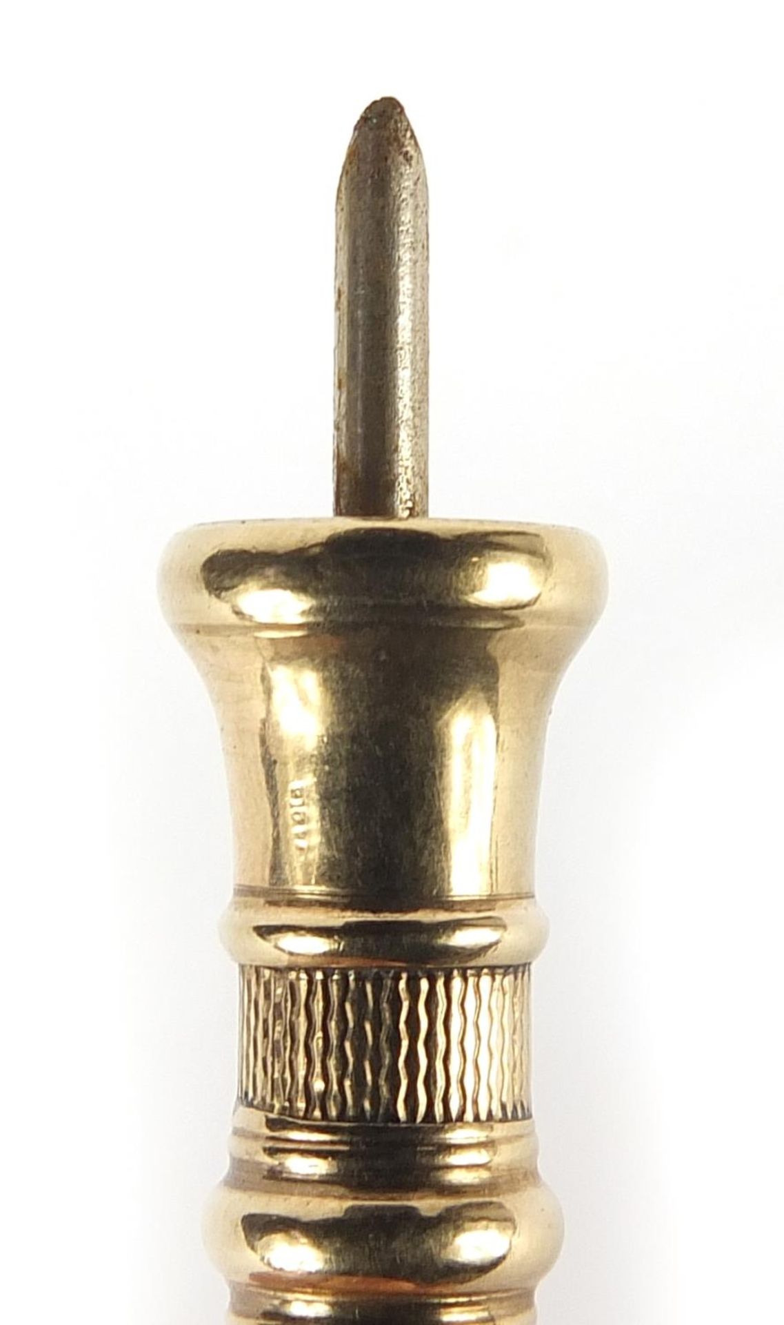 9ct gold cigar pricker with engine turned decoration, Birmingham 1941, 6.5cm in length, 7.2g : For - Image 2 of 4