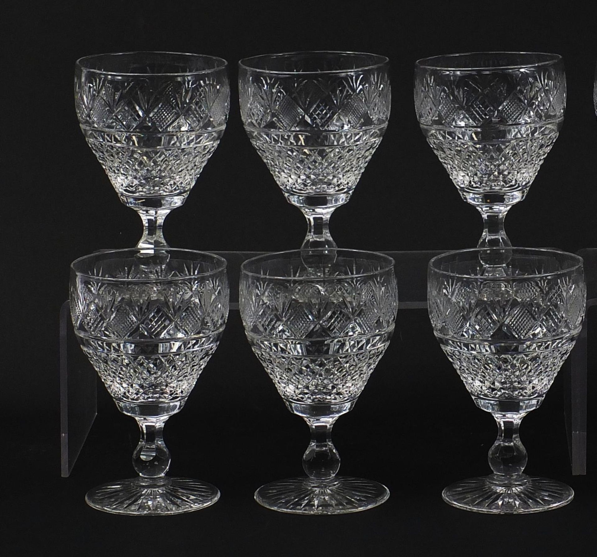 Set of twelve good quality cut crystal glasses, 13.5cm high : For Further Condition Reports Please - Bild 2 aus 7