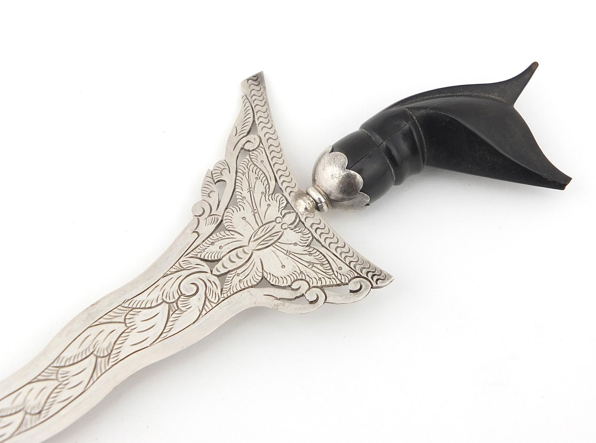 Miniature Malaysian silver Kris with ebonised handle, engraved Malaysia 1260B, 20cm in length, 27.7g - Image 2 of 5