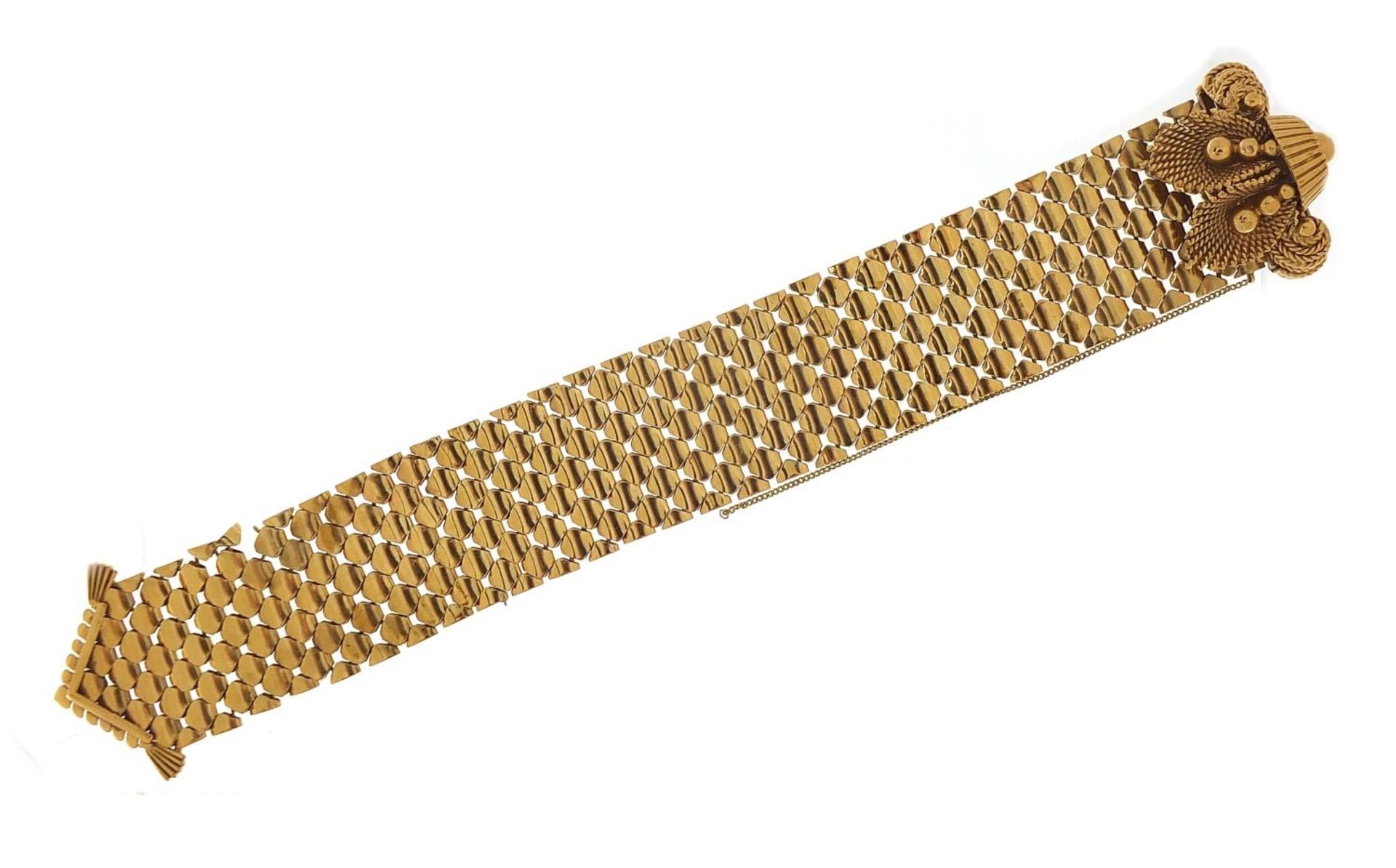 Large 9ct gold belt and buckle design bracelet with floral basket design clasp, S & SLD maker's - Image 3 of 5