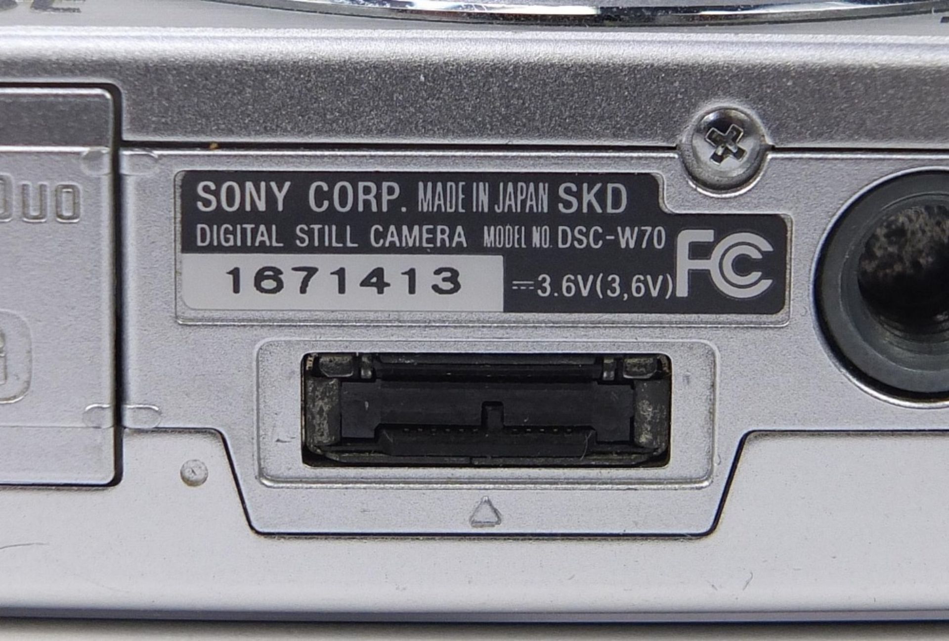 Sony DSC-W70 digital camera with 2GB memory card : For Further Condition Reports Please Visit Our - Image 5 of 6