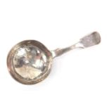 William Ellerby, William IV silver caddy spoon, London 1835, 9cm in length, 14.0g : For Further