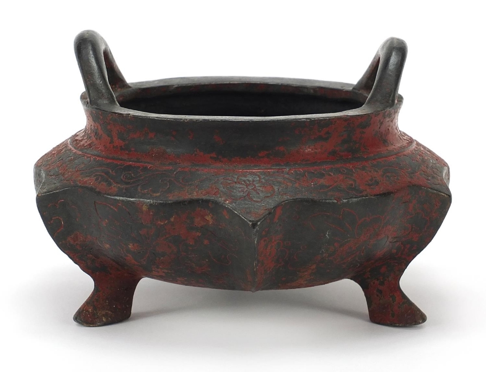 Chinese bronze tripod censer with twin handles, four figure character marks to the base, 16.5cm wide