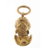9ct gold diver's helmet charm, 1.5cm high, 7.0g : For Further Condition Reports Please Visit Our
