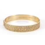 9ct gold bark design hinged bangle, 6cm in diameter, 19.0g : For Further Condition Reports Please