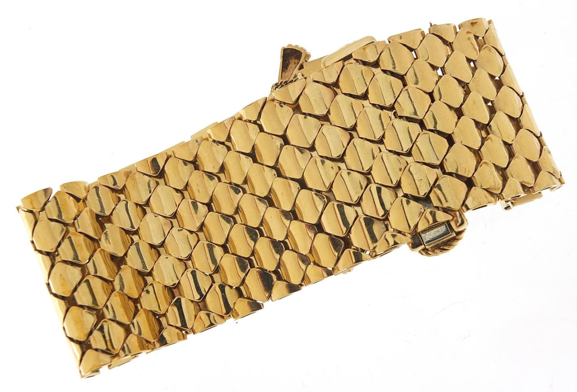 Large 9ct gold belt and buckle design bracelet with floral basket design clasp, S & SLD maker's - Image 4 of 5
