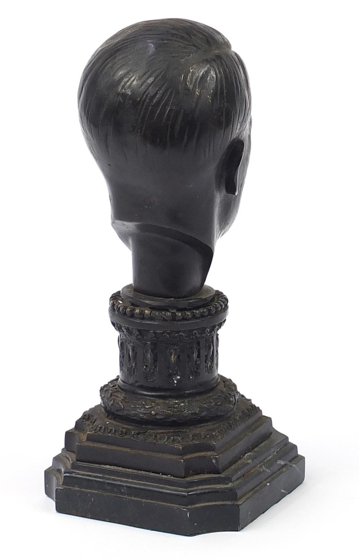 Military interest patinated bronze bust of Adolf Hitler raised on a stepped marble base, 30cm high : - Bild 3 aus 4