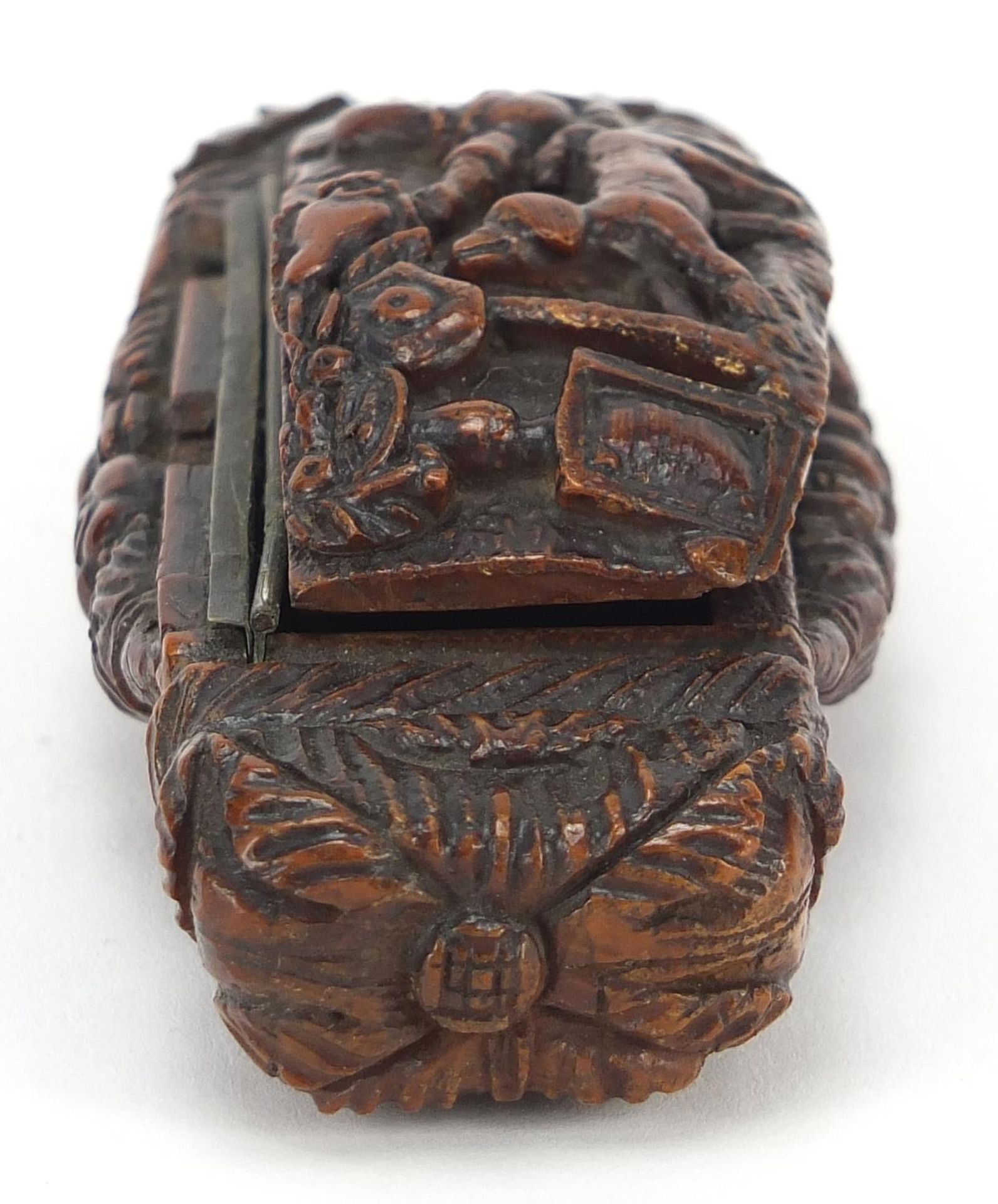 Antique coquilla nut snuff box carved with figure and dog beside a tree and an Irish rose, 10cm wide - Image 5 of 14