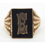 9ct gold and black onyx initial E ring, size T, 5.2g : For Further Condition Reports Please Visit