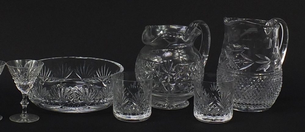 Cut crystal and glassware including decanter with stopper, jugs, tumblers and fruit bowl, the - Image 3 of 5