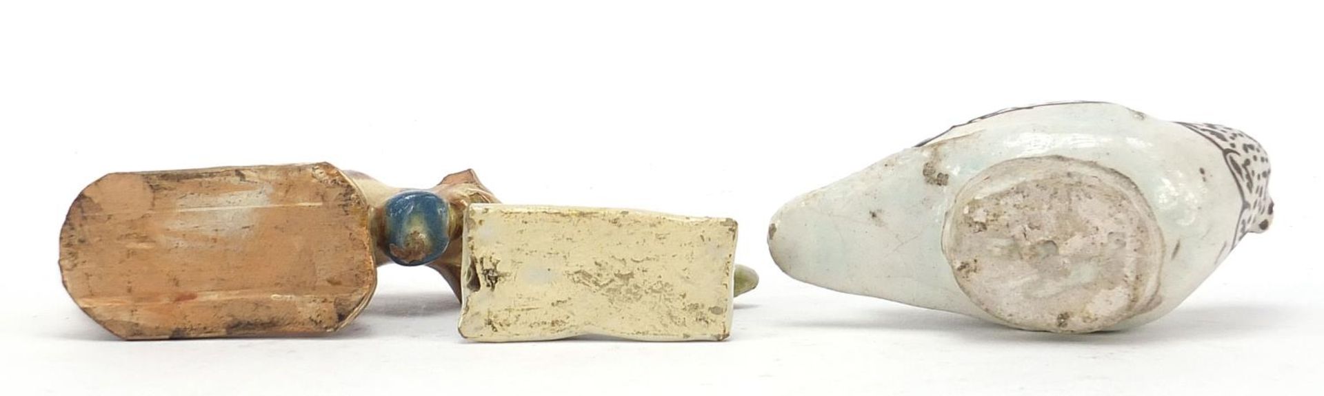 18th century and later ceramics including a dog whistle and cow, the largest 10.5cm in length : - Bild 7 aus 8