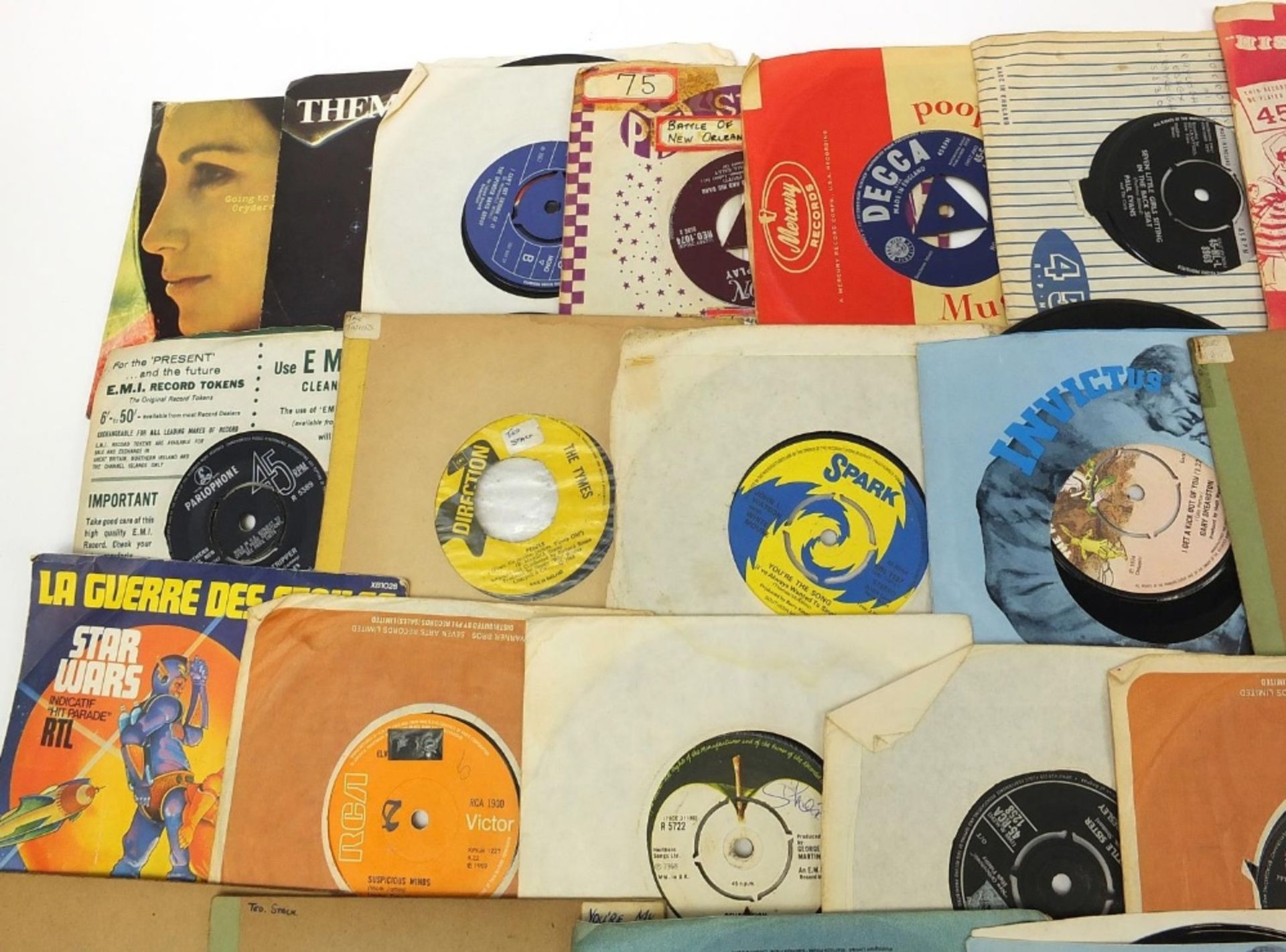Collection of 45rpm singles including Hedge Hoppers Anonymous, Elvis Presley, David Bowie, Archie - Image 14 of 32