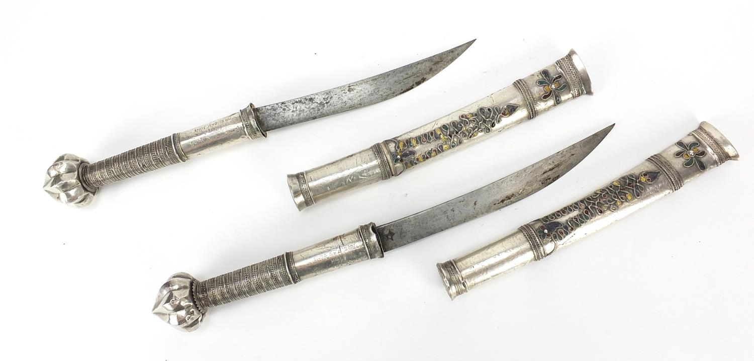 Pair of Middle Easter silver mounted daggers with enamelled scabbards, possibly Sumatran, both - Image 3 of 14